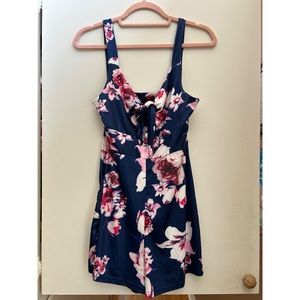❤️‍🔥 $5 or 3 / $12 ❤️‍🔥 Floral Navy Romper - 100% polyester